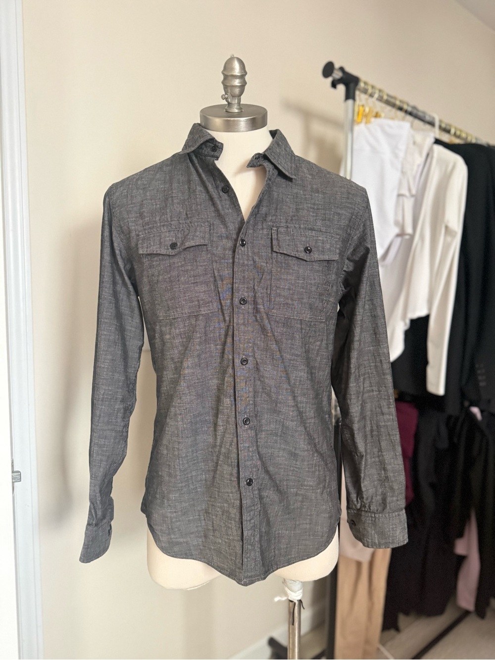 Banana Republic Men's Gray Long-Sleeve Casual Button-Down Shirt